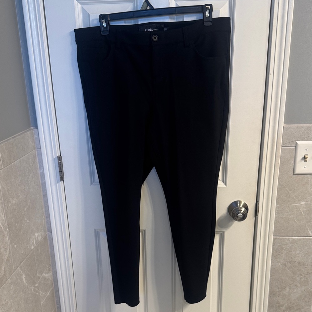 Studio Black Skinny Leggings